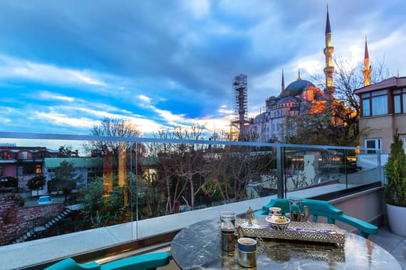 Obelisk Hotel & Suites